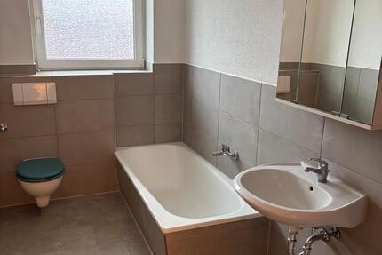 3-Zimmer-Wohnung mit Balkon, Küche Neu, Bad Neu– 76 m² 3 zimmer