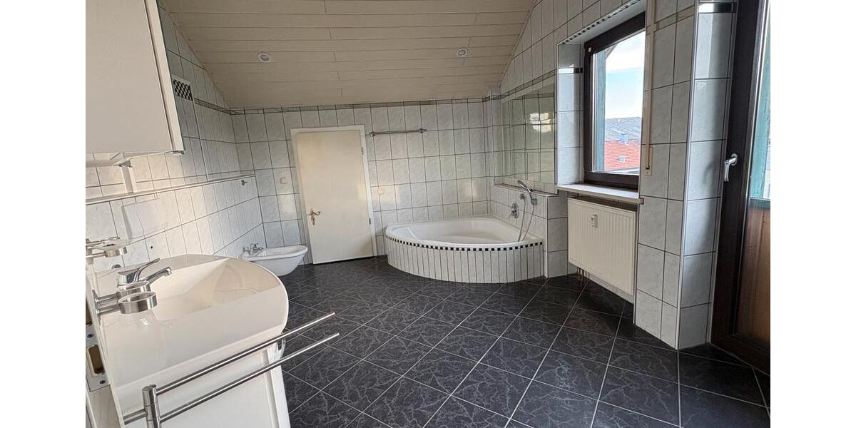 Dachgeschoßwohnung Burgkirchen an der Alz - 3.5 Zimmer, 89 m&sup2;, 210.000&euro; | Angebot:26612949