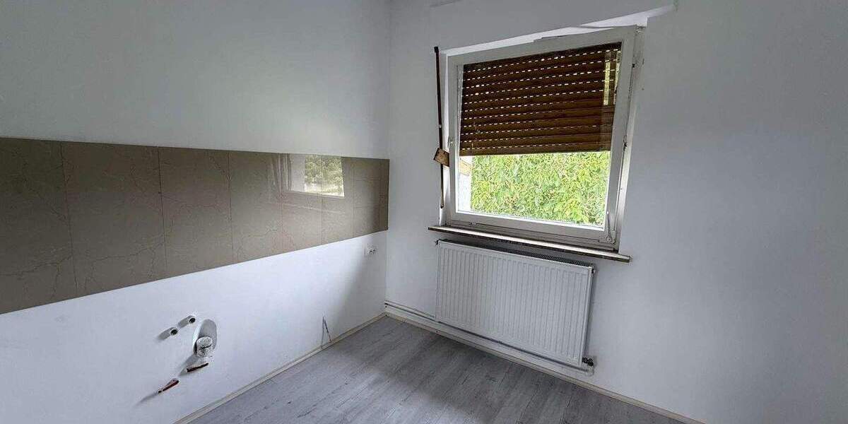 Mehrfamilienhaus, Wohnhaus Hohenroda Oberbreitzbach - 8 Zimmer, 155 m&sup2;, 800&euro; | Angebot:24556023