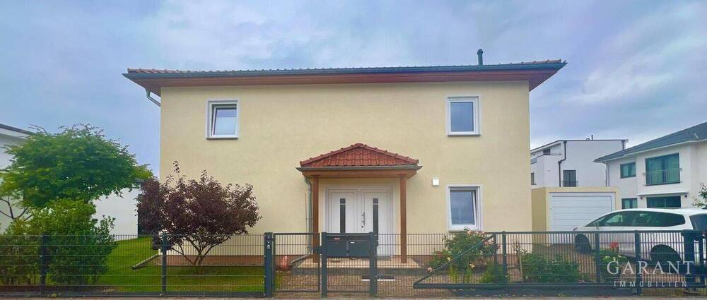Raum für Generationen - Großzügiges Einfamilienhaus mit EinliegerWohnung im Obergeschoss