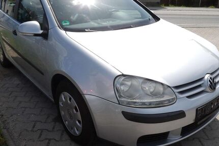 VW Golf 83.000 km 4.799 &euro; Bautzen 02625