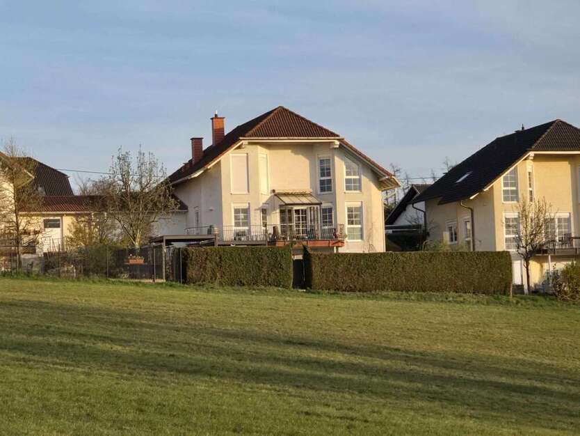 Haus zum Kaufen in Horhausen 548.000 € 235 m²