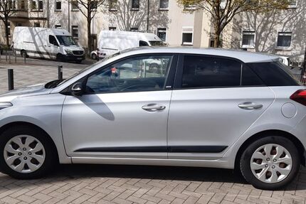 Hyundai i20 170.500 km 5.799 &euro; Duisburg 47053
