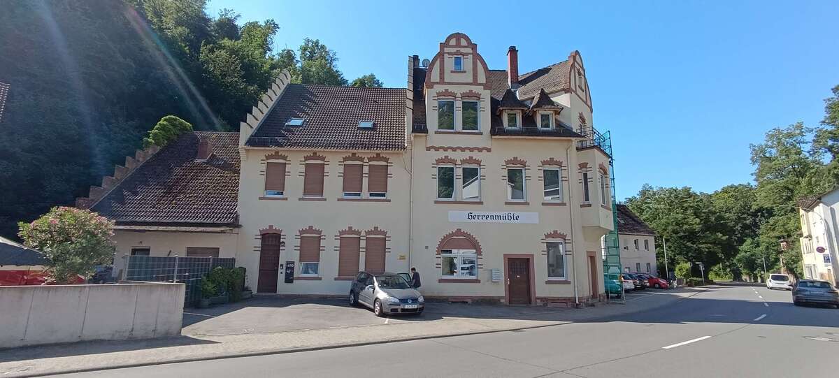 Haus zum Kaufen in Bensheim 2.100.000 € 968 m² 35 zimmer