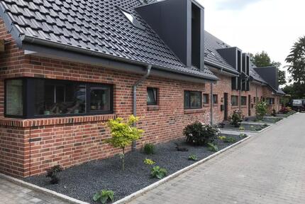 modernes Reihenendhaus-Hinterlandbebauung-PV Strom