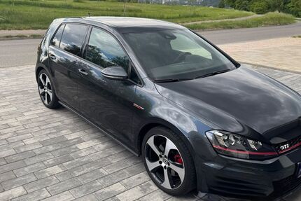 VW Golf 49.000 km 18.700 &euro; Inzigkofen 72514