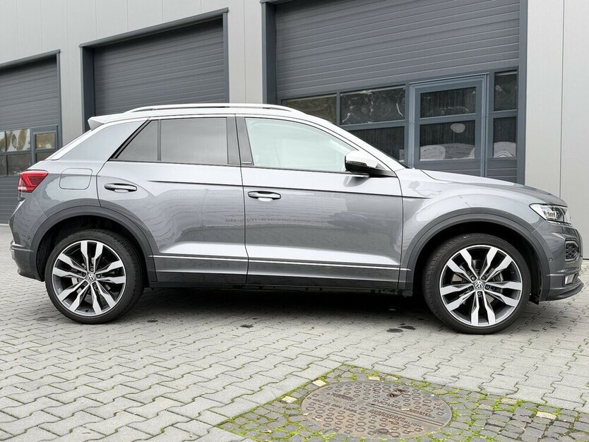 VW T-Roc R-line / IQ / Panorama / Virtual Cockpit 45.000 km 25.390 € Mönchengladbach 41066