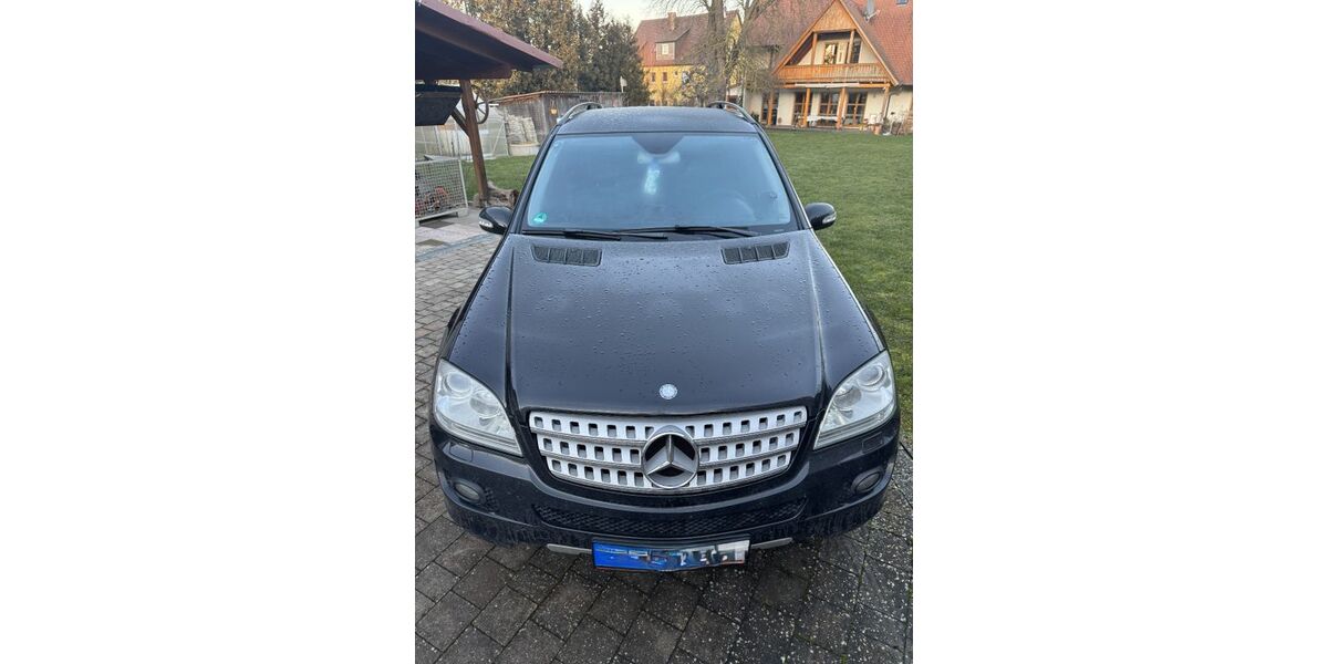 Mercedes-Benz ML 500 210.000 km 8.599 &euro; Marktbergel 91613