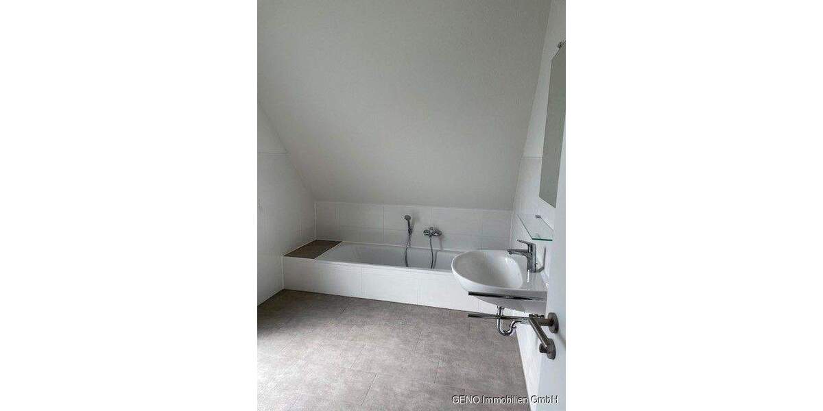 Attraktive Doppelhaushälte zu vermieten 6 zimmer