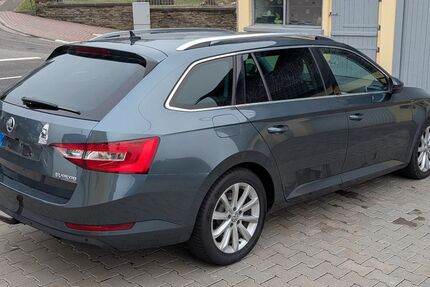 Skoda Superb 255.000 km 12.000 &euro; Kümbdchen 55471