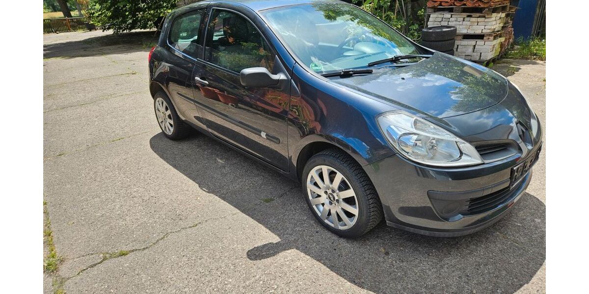 Renault Clio 140.000 km 2.150 &euro; Kirchlinteln 27308