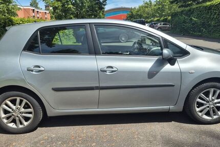 Toyota Auris 151.930 km 4.500 &euro; Hamburg 22049