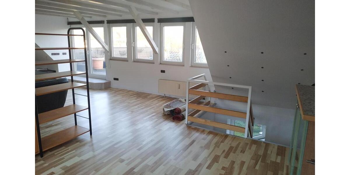Hochwertiges PENTHOUSE mit 40 qm Süd-Dach-Terrasse, Einbau-Küche und -Schänken, Parkett 2.5 zimmer