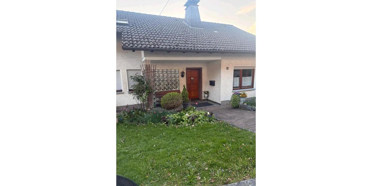Etagenwohnung Lennestadt - 5.5 Zimmer, 165 m&sup2;, 1.300&euro; | Angebot:26316388