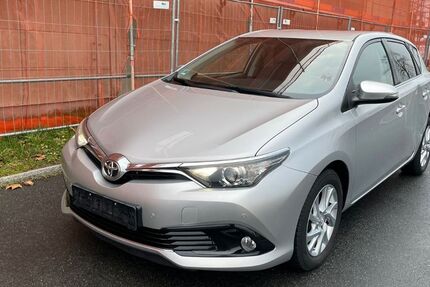 Toyota Auris 27.500 km 8.999 &euro; Berlin 12057