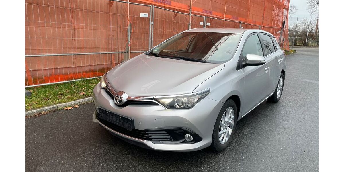 Toyota Auris 27.500 km 8.999 &euro; Berlin 12057