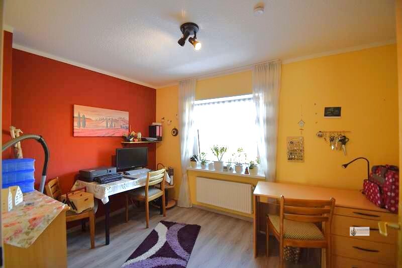 Reihenmittelhaus Ideal für Familie mit 2 Kindern + 2 Garagen + Einbauküche + Garten mit Holzhaus - Einfamilienhaus Syke Steimke | Angebot:25810524