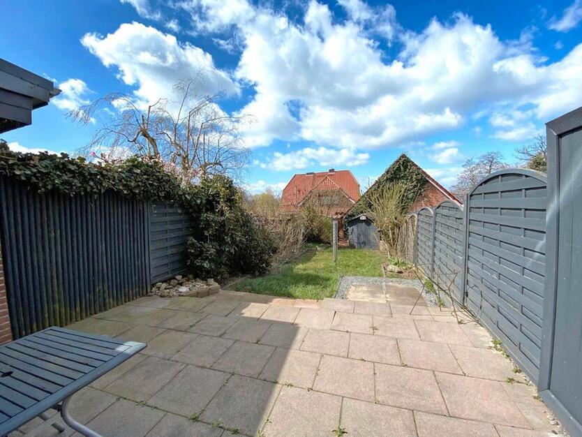 Wulfsdorf - renoviertes, kleines Reihenhaus mit Garten, Terrasse und Garage in Ostsee Nähe für max. 3 Personen!