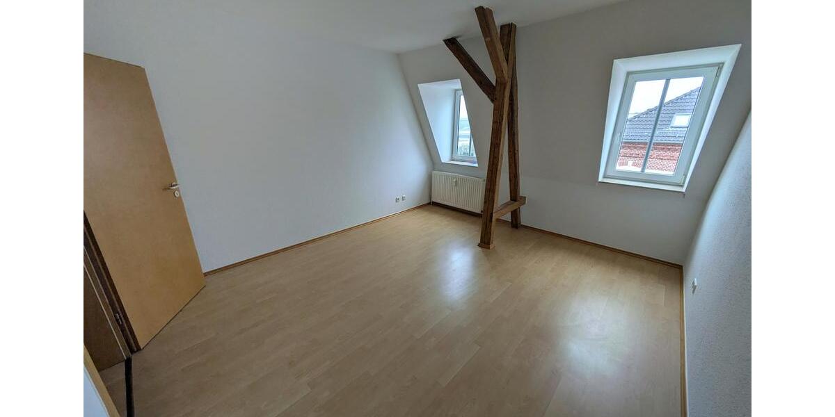 Dachgeschoßwohnung Zwickau - 2 Zimmer, 62 m&sup2;, 330&euro; | Angebot:26008188