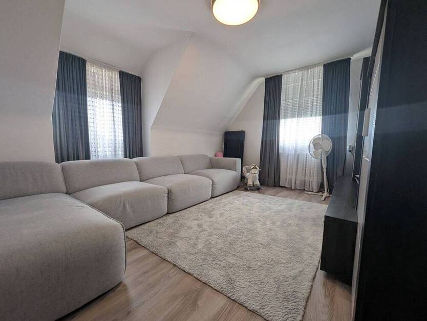 Zentrumsnahes Wohnen: Helle 4-Zimmer-DG-Wohnung mit Charme