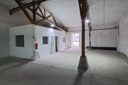 PROVISIONSFREI! Lagerhalle mit WC und kleinem Büroteil zimmer