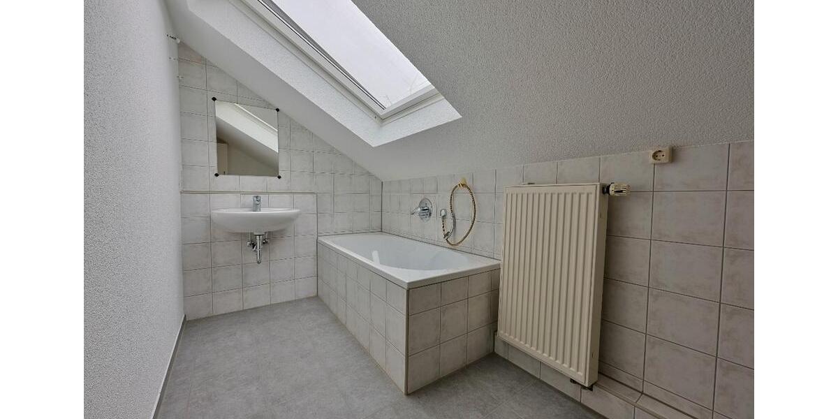 Dachgeschoßwohnung Erbach - 4 Zimmer, 97 m&sup2;, 950&euro; | Angebot:25491533