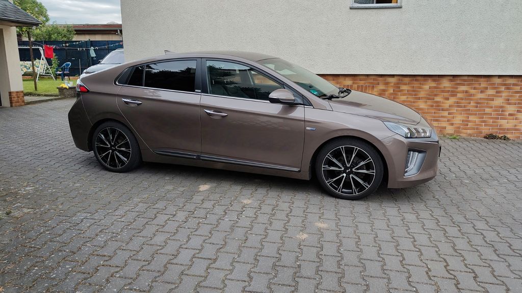 Hyundai IONIQ 105.000 km 14.400 &euro; Leipzig 04316