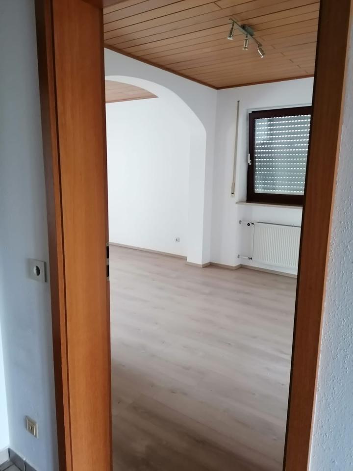 Doppelhaushälfte mit Garten und Garage