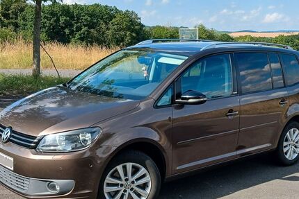 VW Touran 251.000 km 5.900 &euro; Kella 37308