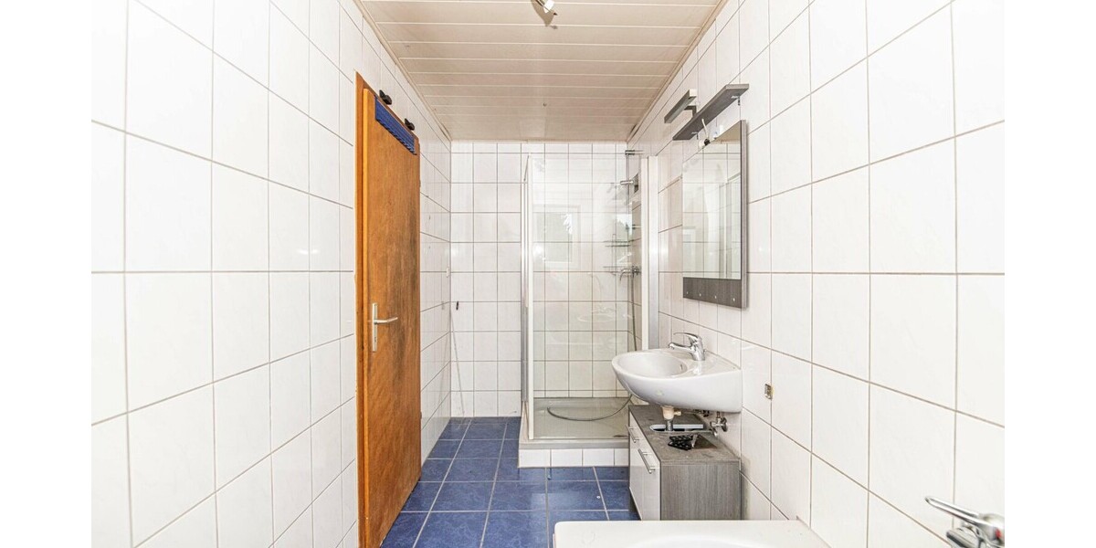 Zweifamilienhaus mit großem Grundstück 8 zimmer