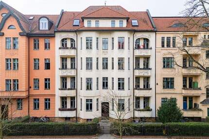 Heritage Living at Sanssouci - A Six-Room Family Home in Potsdam West 6 zimmer