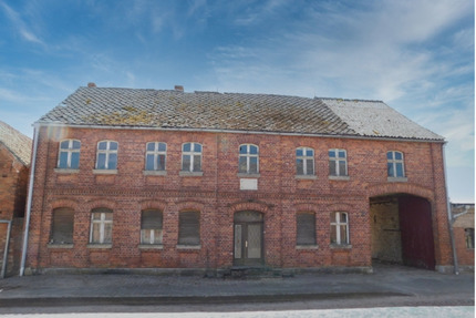 Sanierungsbedürftiger 4-Seitenhof, große Scheune, fast 1 Hektar