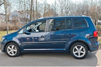 VW Touran 215.400 km 9.800 &euro; Regensburg 93055