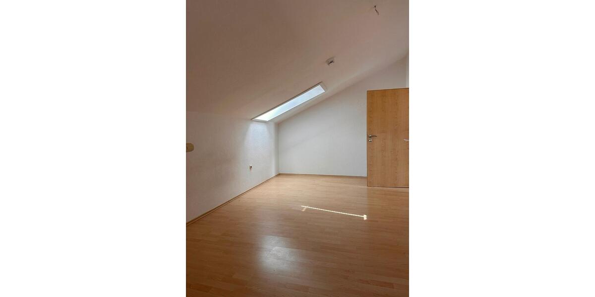 Dachgeschoßwohnung Bad Neustadt an der Saale - 2 Zimmer, 67 m&sup2;, 530&euro; | Angebot:26366355