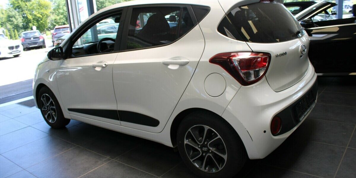 Hyundai i10 1.0 Passion 33.820 km 10.980 &euro; Euskirchen 53881
