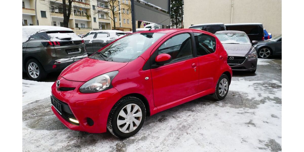 Toyota Aygo (X) 49.450 km 5.950 &euro; Berlin-Tempelhof 12105