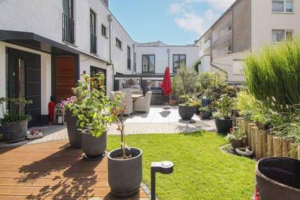 Elegantes Zuhause in Düsseldorf-Bilk mit 5 Tiefgaragenstellplätzen, und grünem Blick in den Park 4 zimmer
