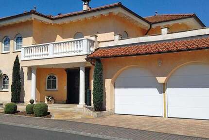 Haus Flieden - 9 Zimmer, 317 m&sup2;, 780.000&euro; | Angebot:24700723