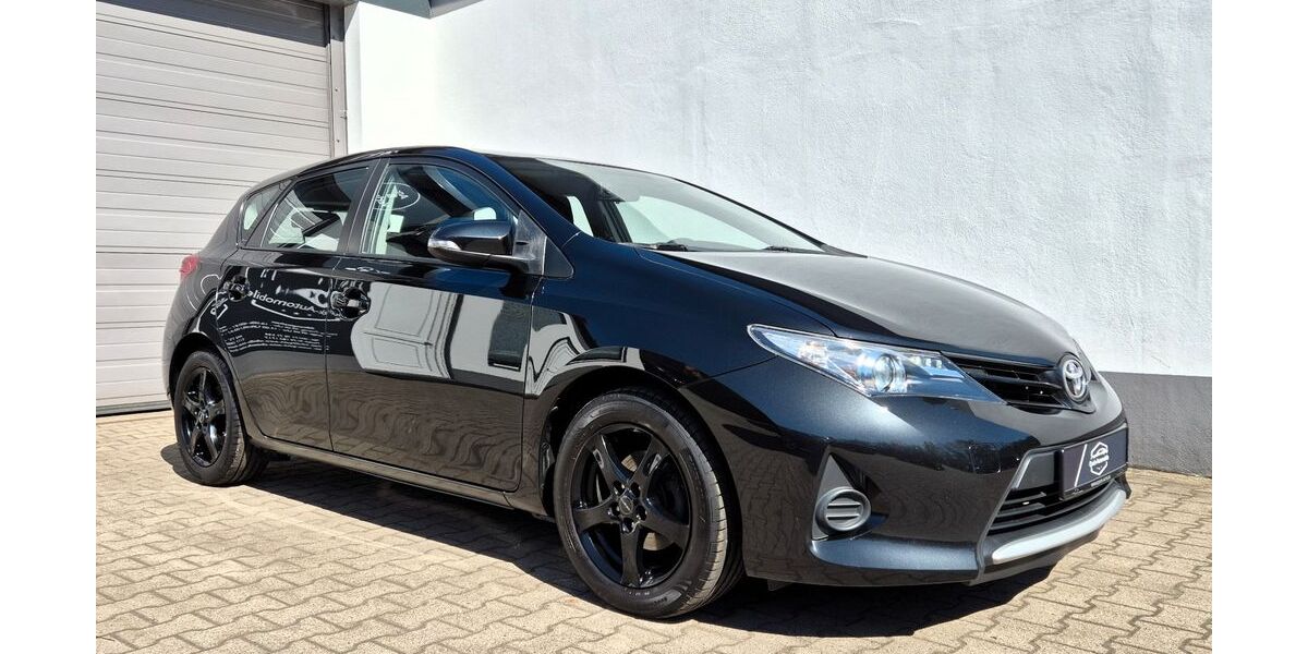 Toyota Auris 122.500 km 8.990 &euro; Winsen (Luhe) 21423