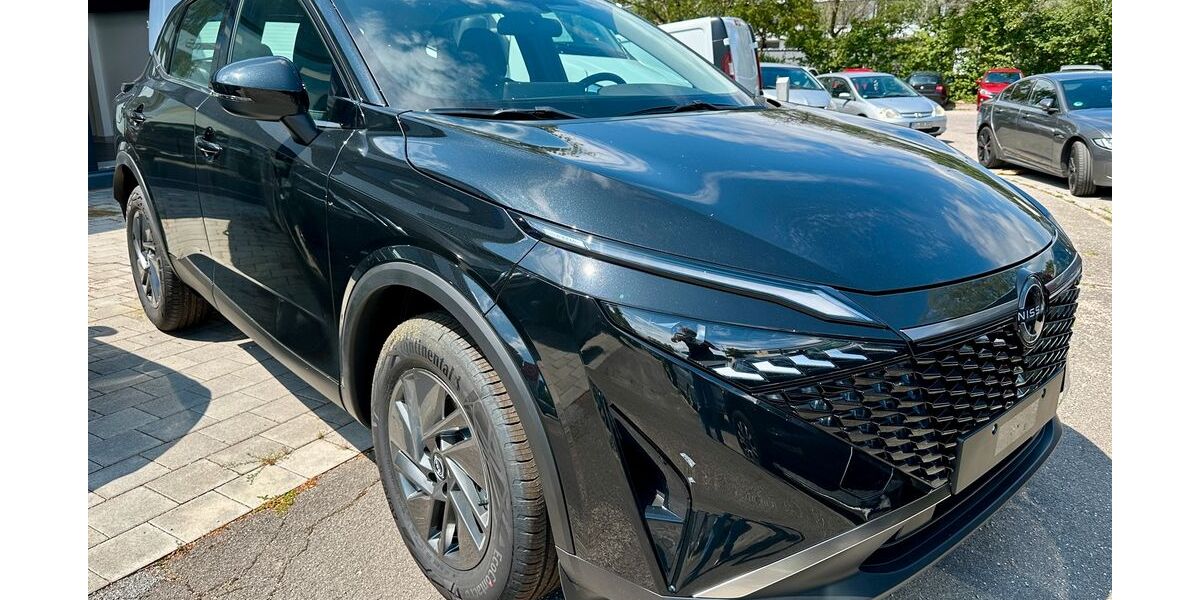 Nissan Qashqai 8.000 km 28.900 € München 81549