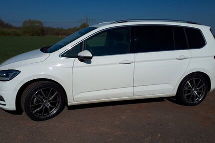 VW Touran 121.500 km 18.990 &euro; Groß-Umstadt 64823