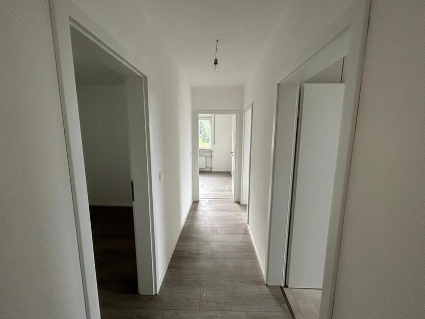 Renovierte 5 Zimmer Wohnung mit Balkon und Terrasse zur Miete