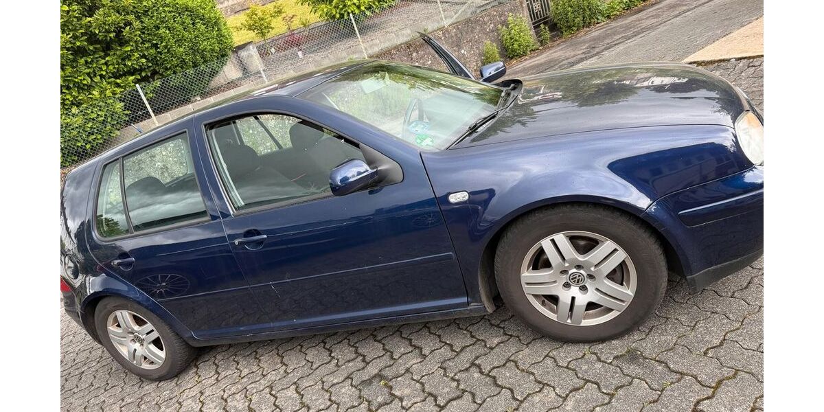 VW Golf 291.000 km 2.350 &euro; Siegen 57078