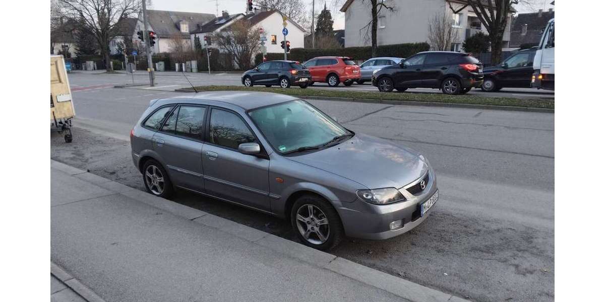 Mazda 323 165.000 km 1.300 &euro; Bogenhausen (München) 81927