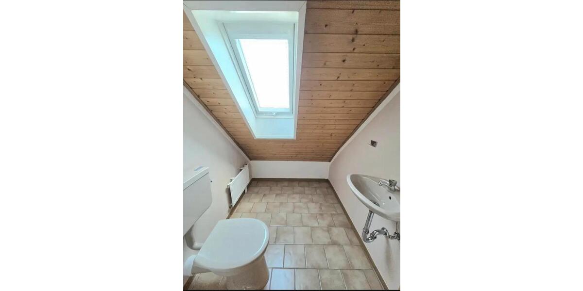 Dachgeschoßwohnung Griesheim - 3 Zimmer, 90 m&sup2;, 1.300&euro; | Angebot:26262337