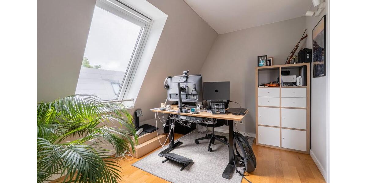 Dachgeschoßwohnung Berlin Lichtenberg - 3.5 Zimmer, 108 m&sup2;, 2.000&euro; | Angebot:26699559