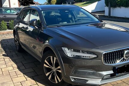 Volvo V90 Cross Country 45.849 km 45.900 € Mömlingen 63853