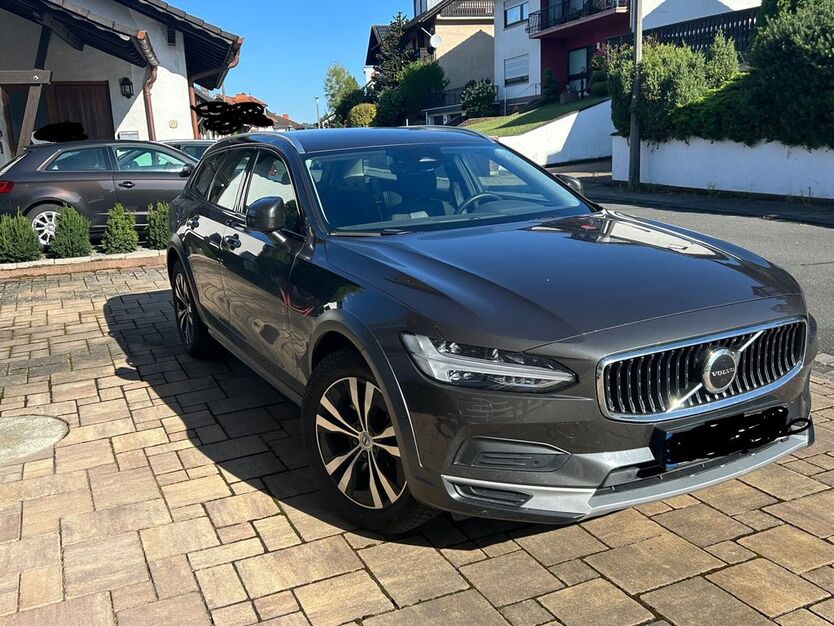 Volvo V90 Cross Country 45.849 km 45.900 € Mömlingen 63853