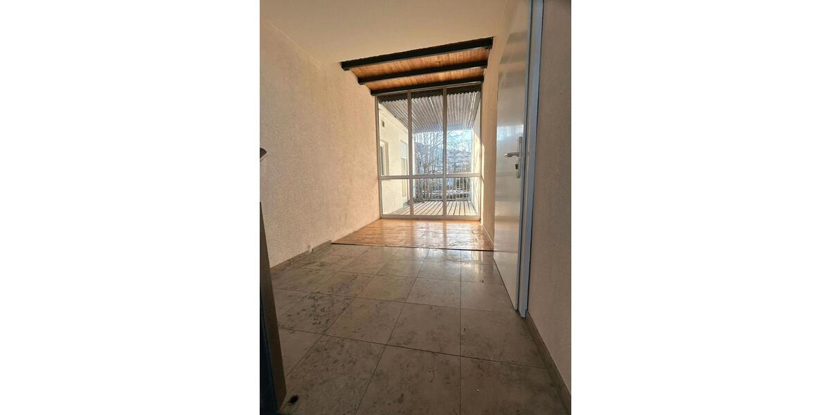 Großes Einfamilienhaus über drei Stockwerke 6 zimmer