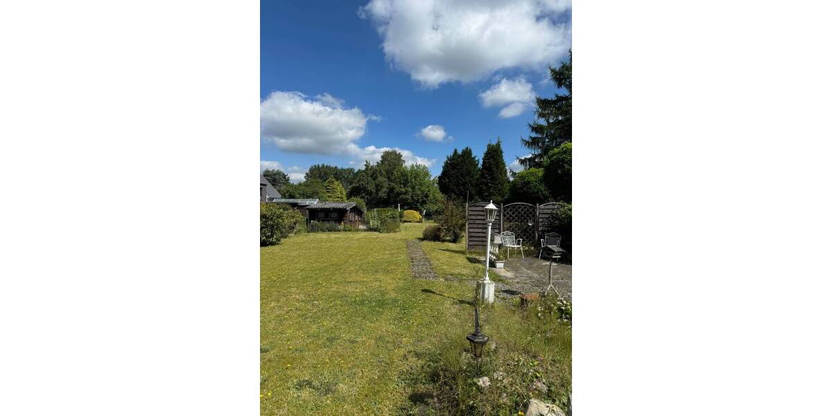 zwei alte unsanierte Bungalows auf großem, sonnigen Grundstück zu verkaufen 5 zimmer